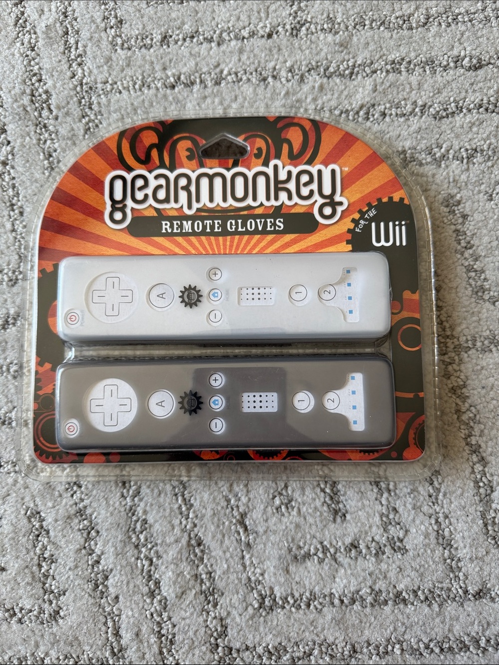 Gear Monkey Wii Remote Glove for Nintendo Wii White & Grey #GM6406 Brand New